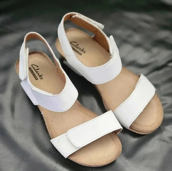 CLARKS Collection  WHITE Faux Leather Strappy Platform Wedge Sandals Sz 6.5 US - Picture 1 of 11
